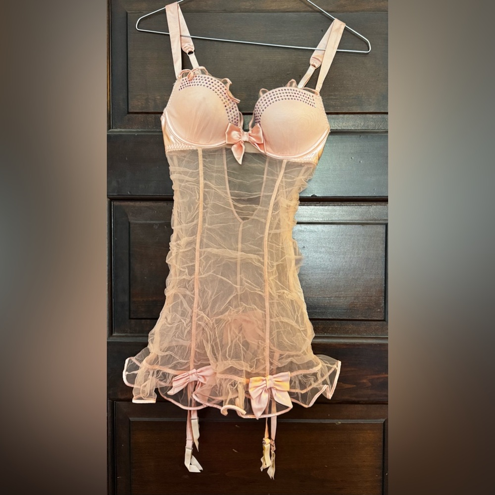 Victoria Secret 34B Pale Peach Babydoll w/ built in Garter Belt